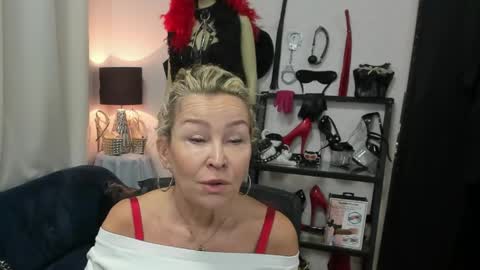 Snapshot of crystalxohotty chatting on 05.14.26 CrystalHotty online show from 05.14.26
