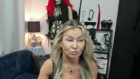 Snapshot of crystalxohotty chatting on 05.18.26 CrystalHotty online show from 05.18.26