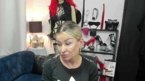 Snapshot of crystalxohotty chatting on 05.22.26 CrystalHotty online show from 05.22.26