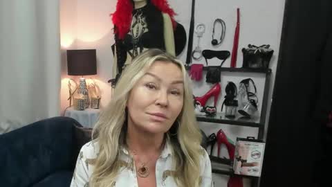 Snapshot of crystalxohotty chatting on 05.25.26 CrystalHotty online show from 05.25.26