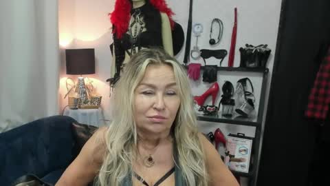Snapshot of crystalxohotty chatting on 05.27.26 CrystalHotty online show from 05.27.26