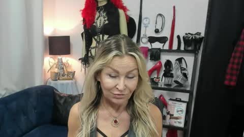 Snapshot of crystalxohotty chatting on 05.28.26 CrystalHotty online show from 05.28.26