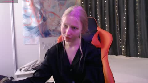 Snapshot of crystalyss chatting on 01.24.25 Lia online show from 01.24.25