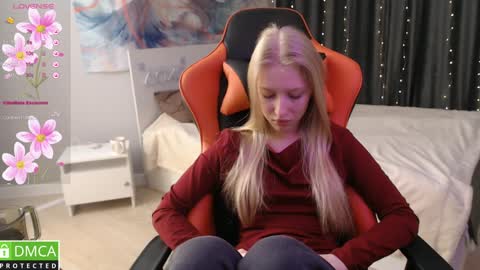 Snapshot of crystalyss chatting on 02.05.25 Lia online show from 02.05.25