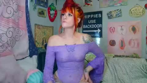 Snapshot of cu2sly chatting on 10.30.25     online show from 10.30.25