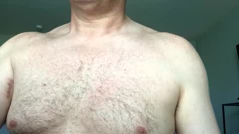 Snapshot of cuban2_slut chatting on 10.16.25 Cubantoo online show from 10.16.25