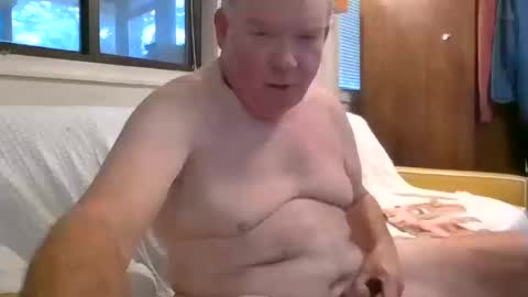 Snapshot of cubeddie chatting on 10.14.25 cubeddie online show from 10.14.25