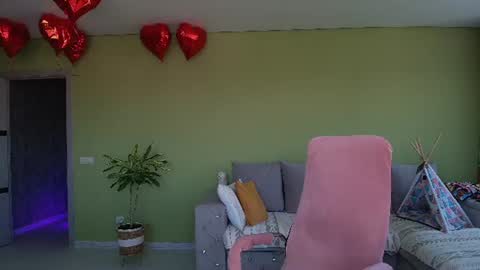 Snapshot of cuddle_kitten chatting on 06.13.26 Alexia online show from 06.13.26