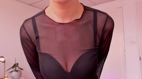 Leonela online show from 12.12.24