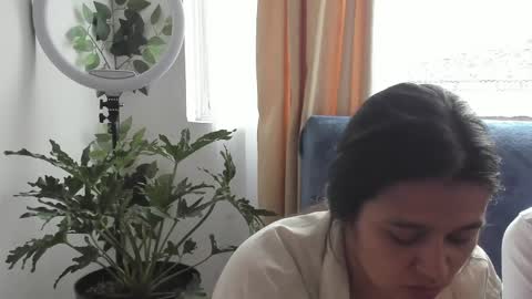 Snapshot of cuddlingbunnny chatting on 04.06.26 Leonela online show from 04.06.26