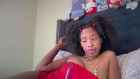 Snapshot of cum2charmxx chatting on 12.17.25 cum2charmxx online show from 12.17.25