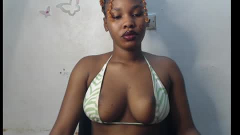 Snapshot of cum_ebony_xxxpetit chatting on 06.10.26 Teeha online show from 06.10.26