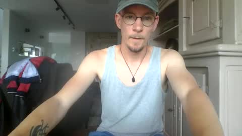Snapshot of cum_swallow_bi chatting on 05.10.26 cum_swallow_bi online show from 05.10.26