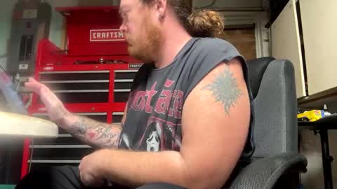 Snapshot of cumdaddyy92 chatting on 09.26.25 cumdaddyy92 online show from 09.26.25