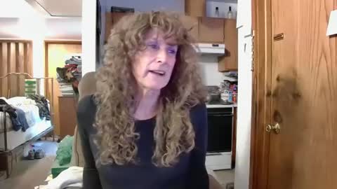Snapshot of cumfornikki chatting on 12.24.24 Nikki online show from 12.24.24