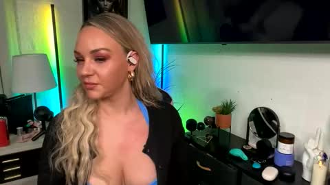 Snapshot of cumguzzlingskank chatting on 02.23.26 cumguzzlingskank online show from 02.23.26