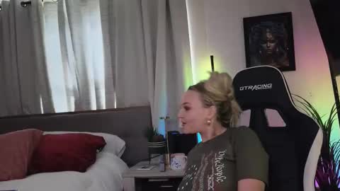 Snapshot of cumguzzlingskank chatting on 03.08.26 cumguzzlingskank online show from 03.08.26