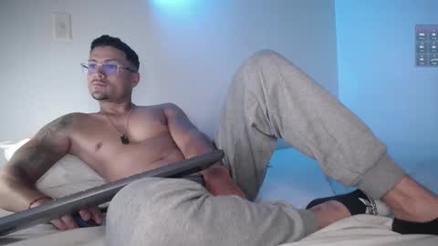 Snapshot of cummerlatino chatting on 03.11.25 cummerlatino online show from 03.11.25