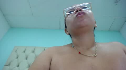 Snapshot of cumontitsxxx chatting on 04.27.26 Cumontitsxxx online show from 04.27.26