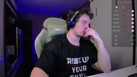 Snapshot of cumzan_ chatting on 03.12.25 Tarzan online show from 03.12.25