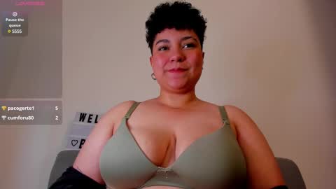 Snapshot of curly_cam_queen chatting on 01.24.25 Bruna  online show from 01.24.25