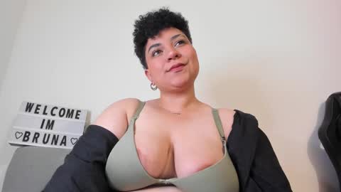 Snapshot of curly_cam_queen chatting on 02.07.25 Bruna  online show from 02.07.25