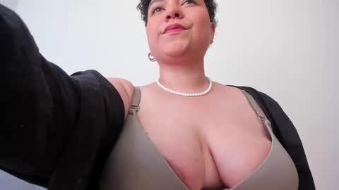 Snapshot of curly_cam_queen chatting on 02.09.25 Bruna  online show from 02.09.25