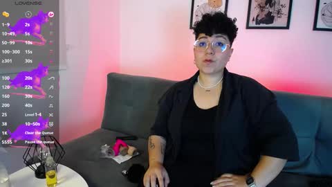 Snapshot of curly_cam_queen chatting on 10.12.25 Bruna  online show from 10.12.25