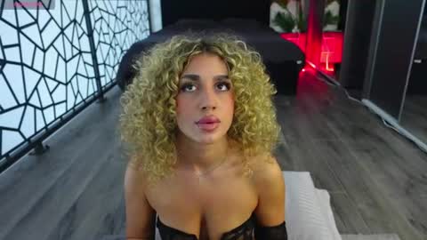 Snapshot of curlyanto chatting on 06.17.26 Antonia online show from 06.17.26