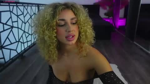 Snapshot of curlyanto chatting on 07.04.26 Antonia online show from 07.04.26