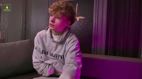 Snapshot of curlytwinkboy chatting on 04.22.26 KEVIN online show from 04.22.26