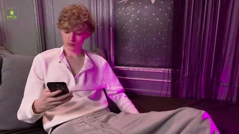 Snapshot of curlytwinkboy chatting on 05.22.26 KEVIN online show from 05.22.26