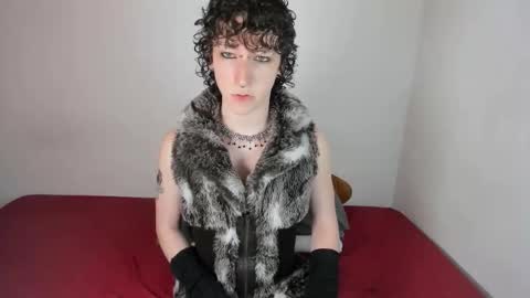Snapshot of curlyytwink chatting on 10.16.25 Noah online show from 10.16.25