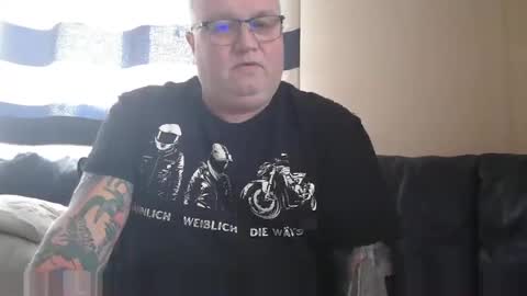 Snapshot of curtus14 chatting on 02.23.25 curtus14 online show from 02.23.25