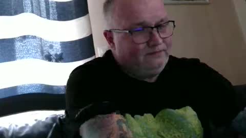 Snapshot of curtus14 chatting on 11.15.25 curtus14 online show from 11.15.25