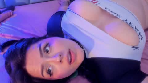 Snapshot of curvy_rousi chatting on 02.28.26 Rosie online show from 02.28.26