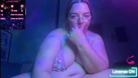 Snapshot of curvycate127 chatting on 08.04.26 Cate online show from 08.04.26