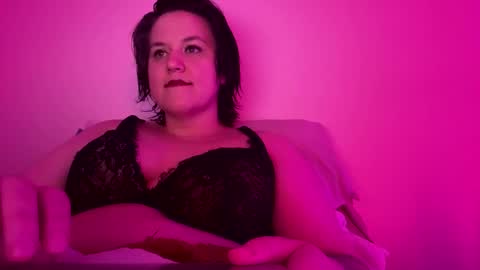 CurvyFlora online show from 02.22.25