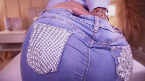 Snapshot of curvyliciouss chatting on 05.19.26 Samantha online show from 05.19.26