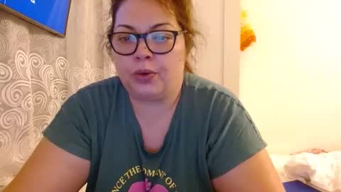 Snapshot of curvymomylore chatting on 02.03.26 Lore online show from 02.03.26