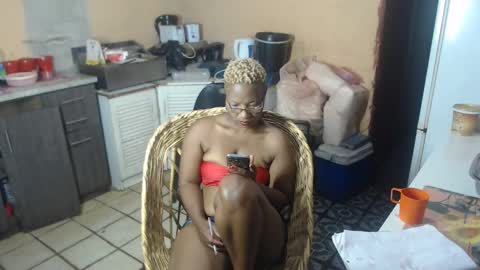 Snapshot of curvypear76x chatting on 12.06.24 curvypear76x online show from 12.06.24