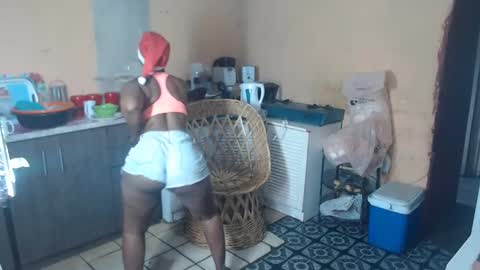 Snapshot of curvypear76x chatting on 12.24.24 curvypear76x online show from 12.24.24