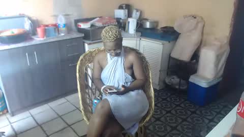 Snapshot of curvypear76x chatting on 12.30.24 curvypear76x online show from 12.30.24