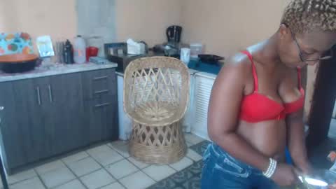 Snapshot of curvypear76x chatting on 01.23.25 curvypear76x online show from 01.23.25