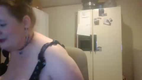 Snapshot of curvyplayday chatting on 04.29.26 dahlia -kim online show from 04.29.26