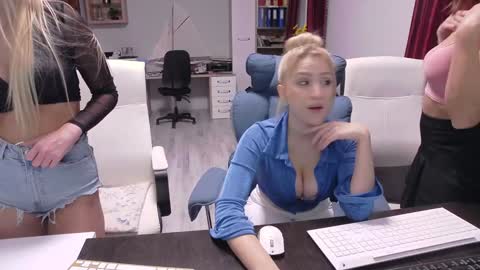  and follow twittercute00kiara2 online show from 11.17.25