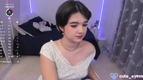Snapshot of cute_eyess chatting on 10.01.25 Cute online show from 10.01.25