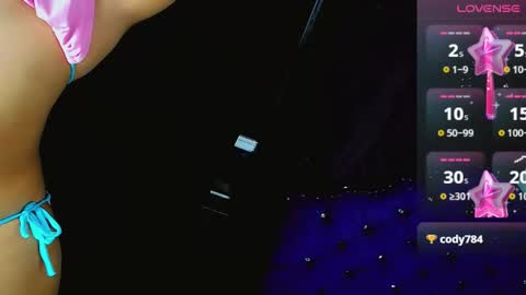 Snapshot of cute_feem chatting on 09.18.25 cute_feem online show from 09.18.25