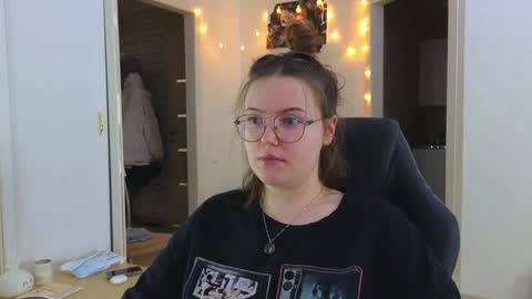 Snapshot of cute_junk chatting on 02.07.25 Kite and Jack online show from 02.07.25