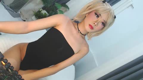 Snapshot of cute_maloi chatting on 05.10.26 Jane online show from 05.10.26